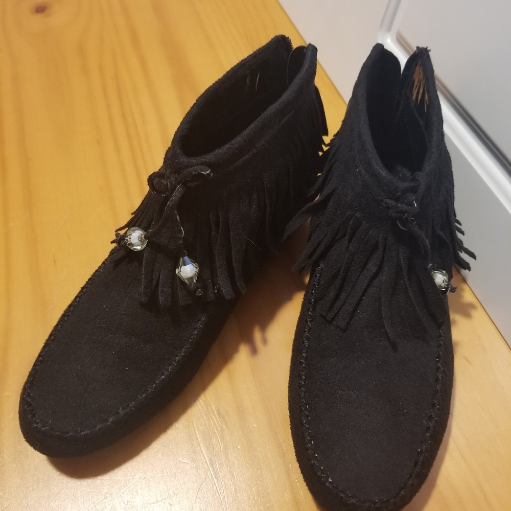 Fringe moccasins